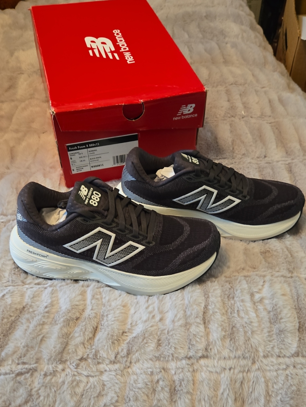 New Balance Women's 880v 15 Fresh Foam Running Shoes - Black with White W88OH15